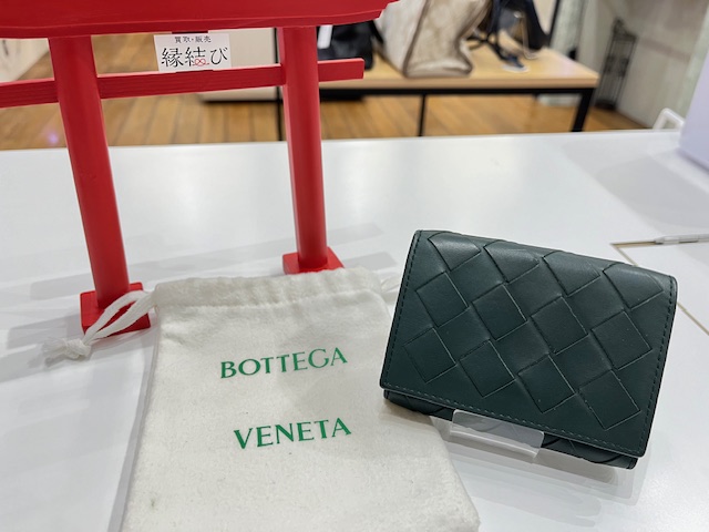 写真：ボッテガ・ヴェネタ 財布