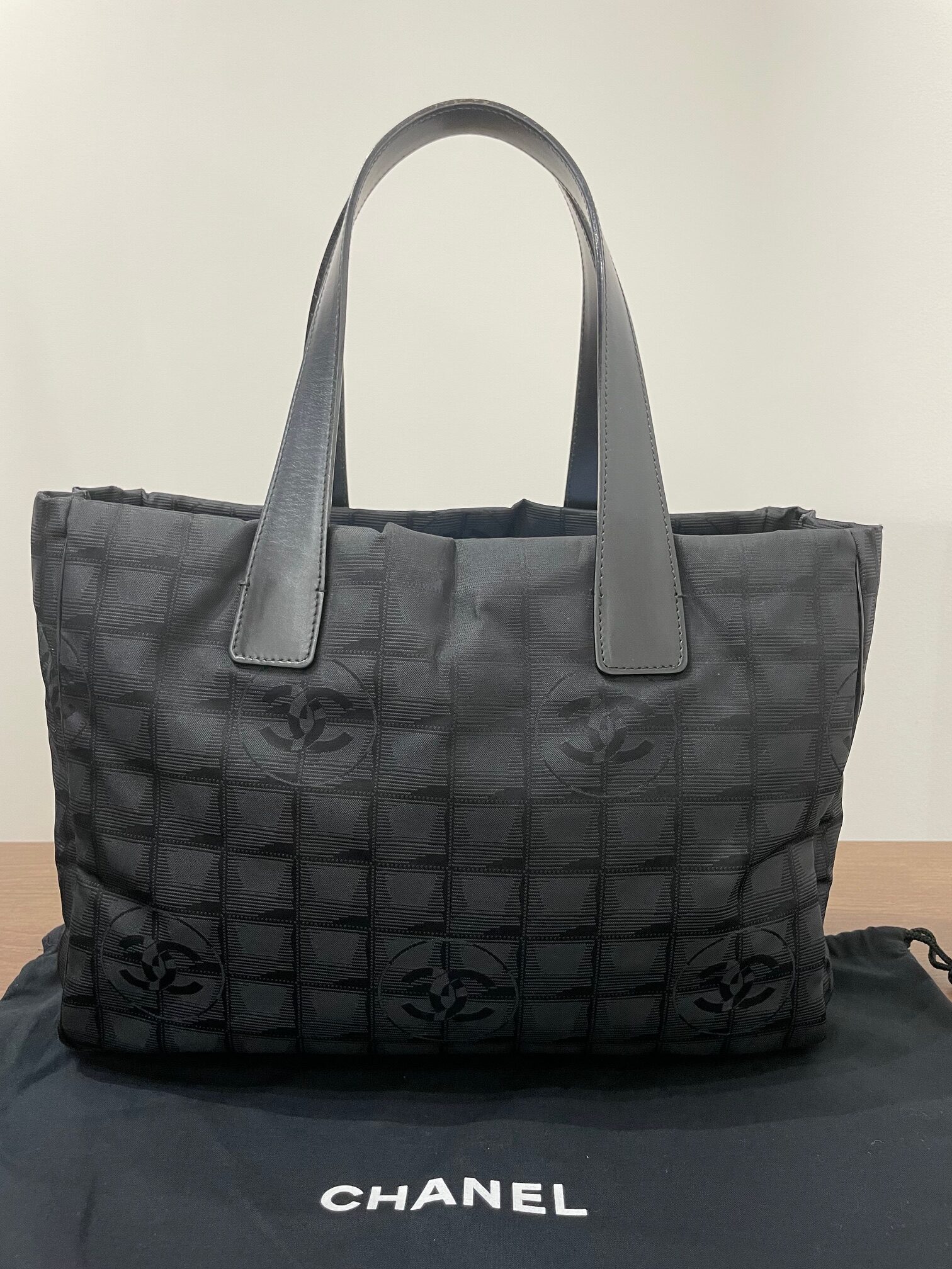 写真：CHANEL シャネル ニュートラベルライン トート