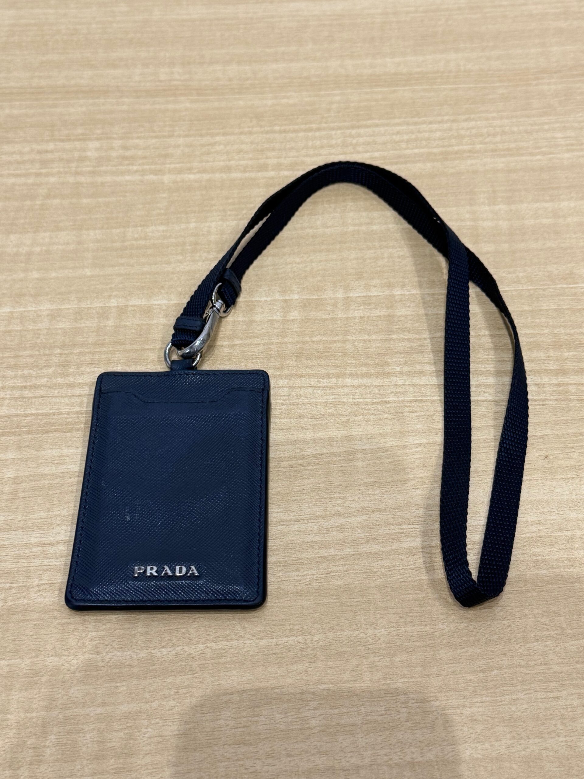 写真：PRADA　プラダ　ネックホルダー　パスケース