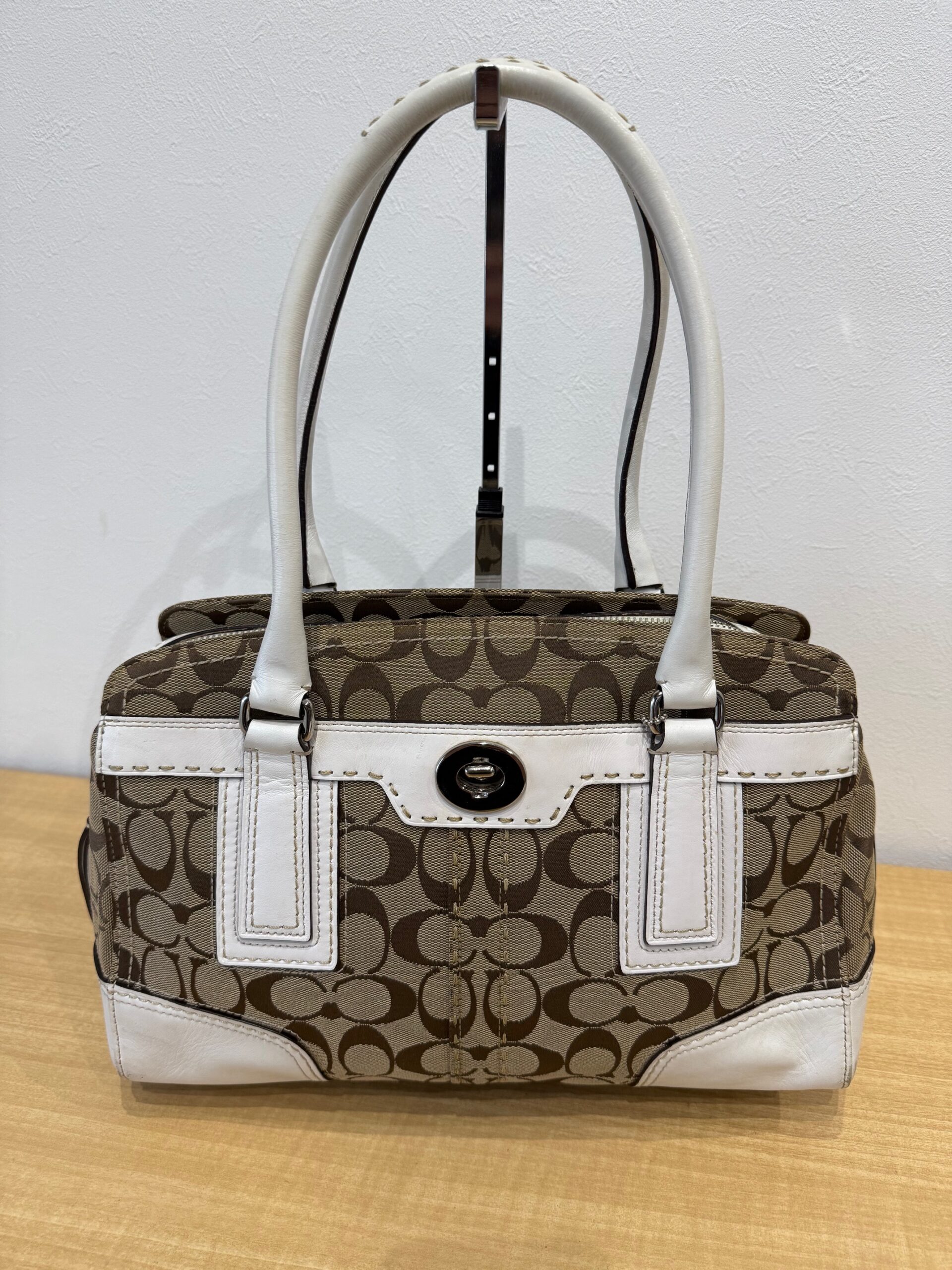 写真：COACH　コーチ　シグネチャー　ハンドバッグ