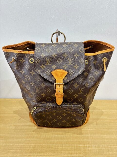 写真：Louis Vuitton　ルイヴィトン　モンスリ　バッグパック