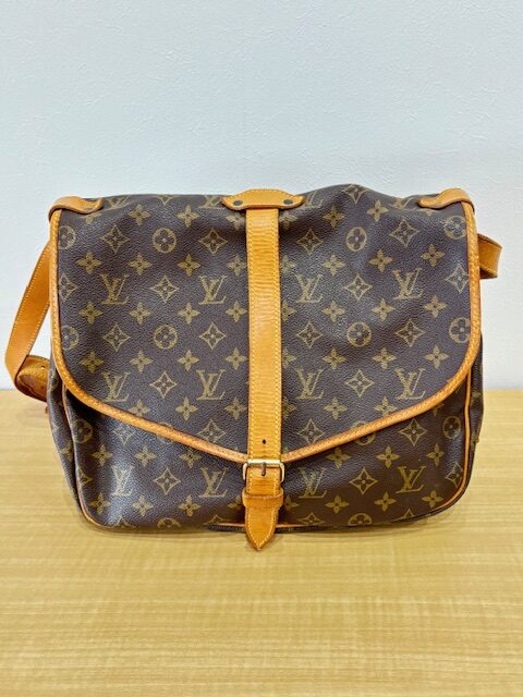 写真：LOUIS VUITTON　ルイヴィトン　モノグラム　ソミュール