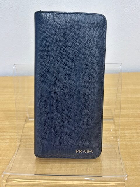 写真：PRADA　プラダ　長財布