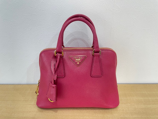 写真：PRADA　プラダ　サフィアーノ　バッグ　ピンク