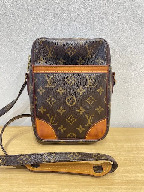 写真：Louis Vuitton　ルイヴィトン　ダヌーブ　ショルダーバッグ