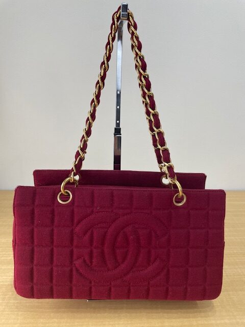 写真：CHANEL　シャネル　チョコバーWチェーンバッグ