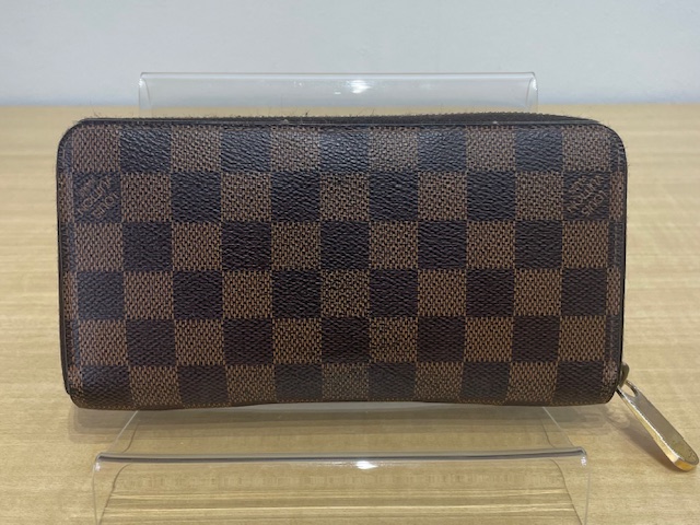 写真：Louis Vuitton　ルイヴィトン　ダミエジッピーウォレット　M63006