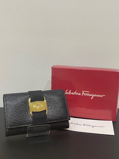 写真：Salvatore Ferragamo　フェラガモ　キーケース