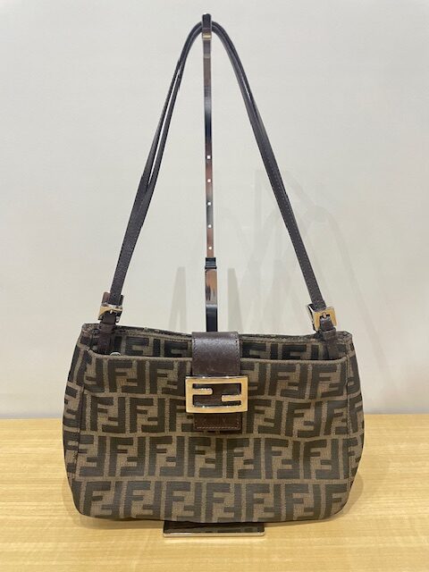 写真：FENDI　フェンディ　ズッカ柄　ショルダーバッグ
