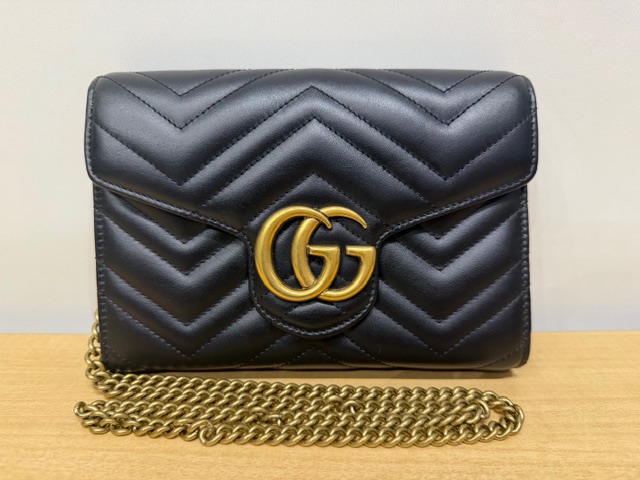 写真：GUCCI　グッチ　GGマーモント　チェーンショルダーウォレット