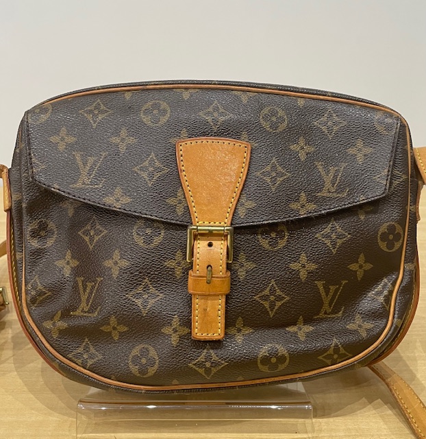 写真：Louis Vuitton　ルイヴィトン　モノグラム　ジュヌフィーユ