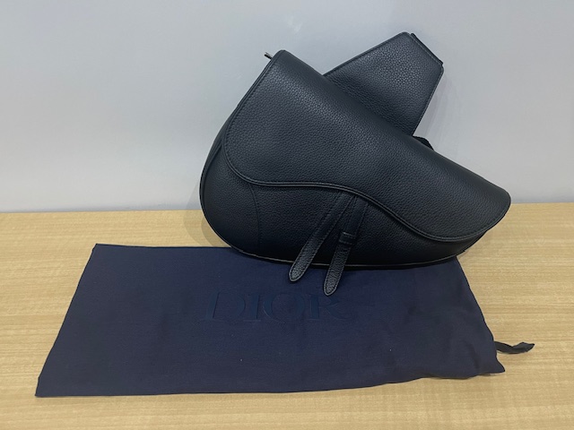 写真：Dior　ディオール　サドル　レザーショルダーバッグ