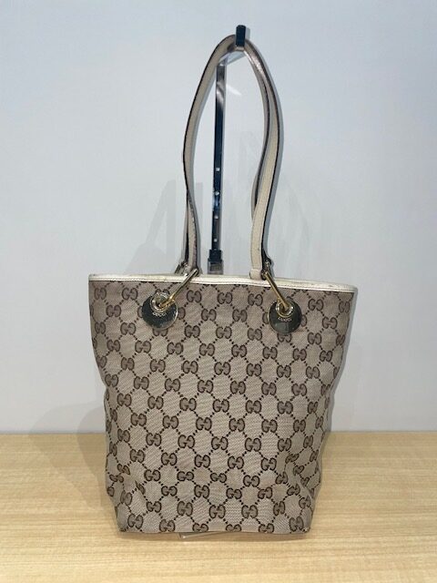 写真：GUCCI　グッチ　GGキャンバス　トートバッグ