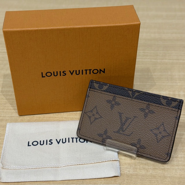 写真：Louis Vuitton　ルイヴィトン　モノグラムリバース　ポルトカルトサーンプル