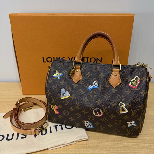 写真：Louis Vuitton　ルイヴィトン　モノグラム　ラブロック　スピーディバンドリエール30