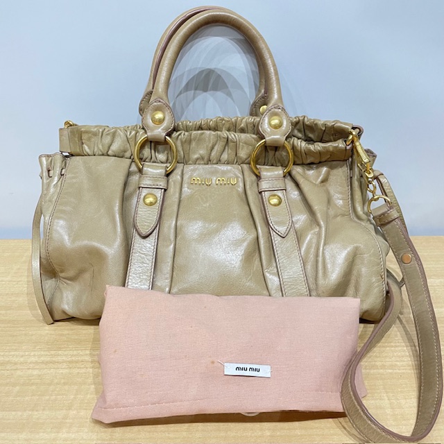写真：miumiu　ミュウミュウ　２WAYバッグ