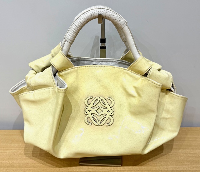 写真：LOEWE　ロエベ　アナグラム　ナッパアレイ